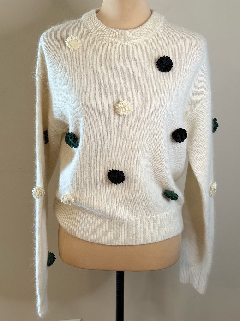 J. Story cream knit sweater white navy floral pom poms SZ M - Picture 5 of 12